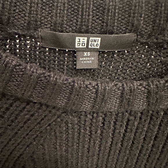Uniqlo Sweater - Picture 3 of 3